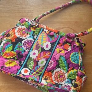 Vera Bradley VaVa Bloom magnet closure